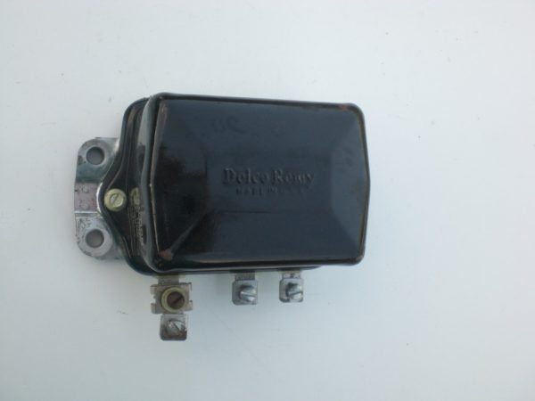 VOLTAGE REGULATOR; WITH FUSE (#1119601)