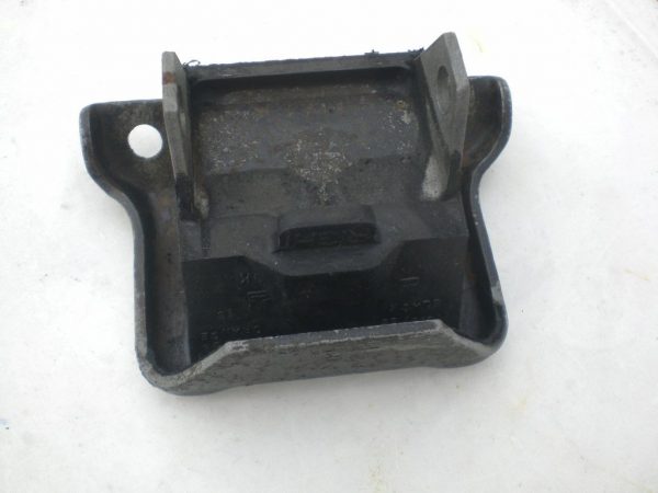 ENGINE MOUNT; RH (#1375488)