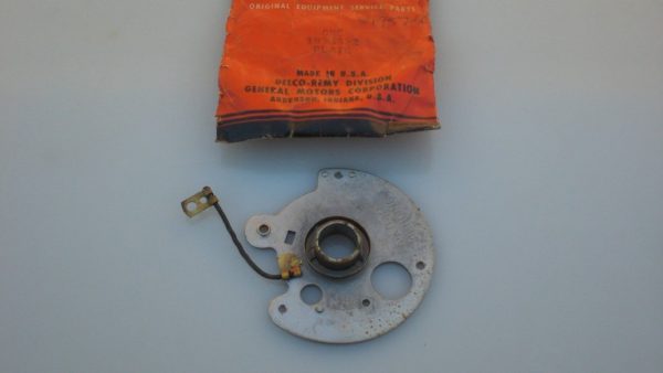 BREAKER PLATE; DISTRIBUTOR (#1962141)